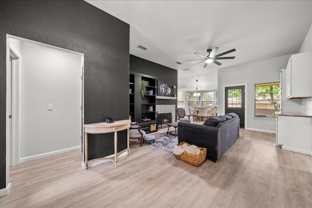 909 Dudley Street, Denton, TX 76205