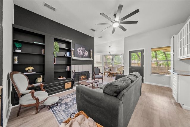 909 Dudley Street, Denton, TX 76205