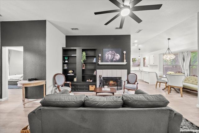 909 Dudley Street, Denton, TX 76205