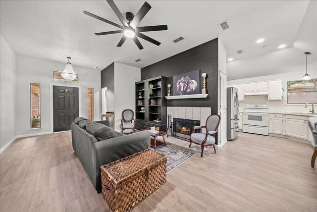 909 Dudley Street, Denton, TX 76205