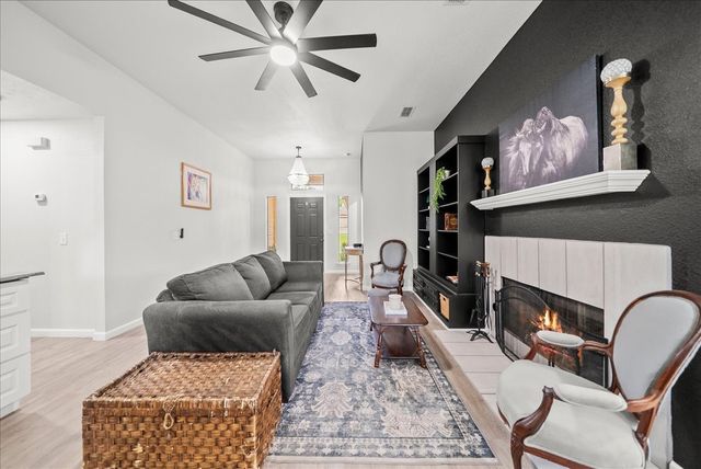 909 Dudley Street, Denton, TX 76205