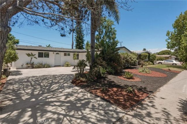2107 Pomona, Costa Mesa, CA 92627