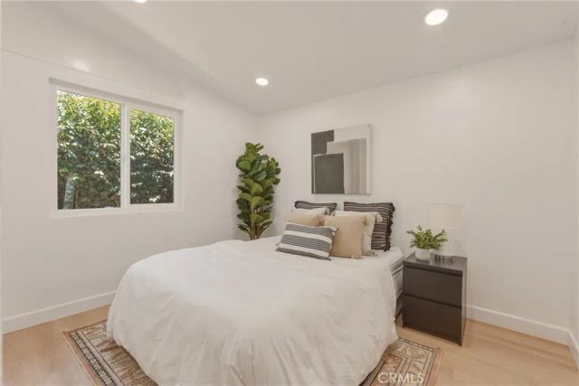 2107 Pomona, Costa Mesa, CA 92627
