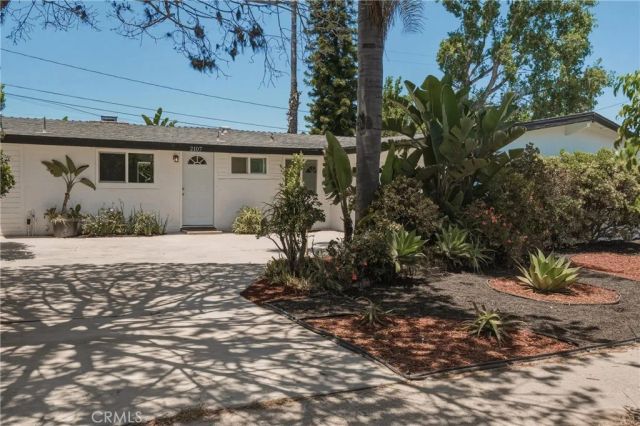 2107 Pomona, Costa Mesa, CA 92627