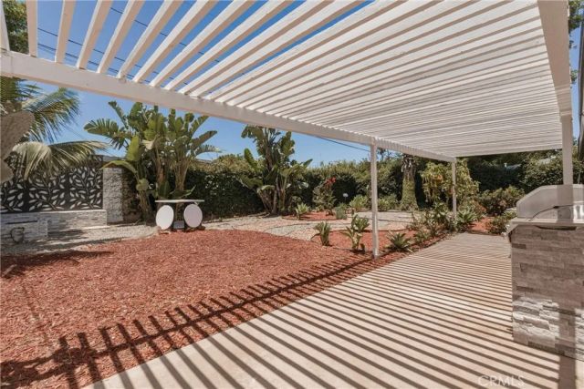 2107 Pomona, Costa Mesa, CA 92627