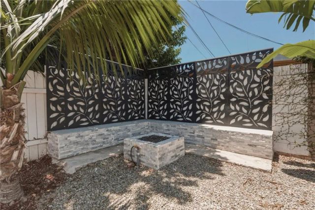 2107 Pomona, Costa Mesa, CA 92627