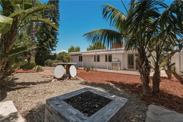 2107 Pomona, Costa Mesa, CA 92627