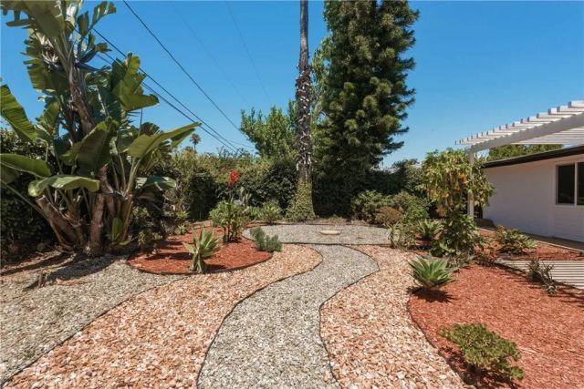 2107 Pomona, Costa Mesa, CA 92627