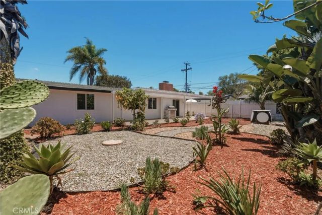 2107 Pomona, Costa Mesa, CA 92627
