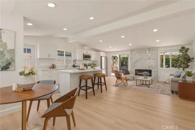 2107 Pomona, Costa Mesa, CA 92627