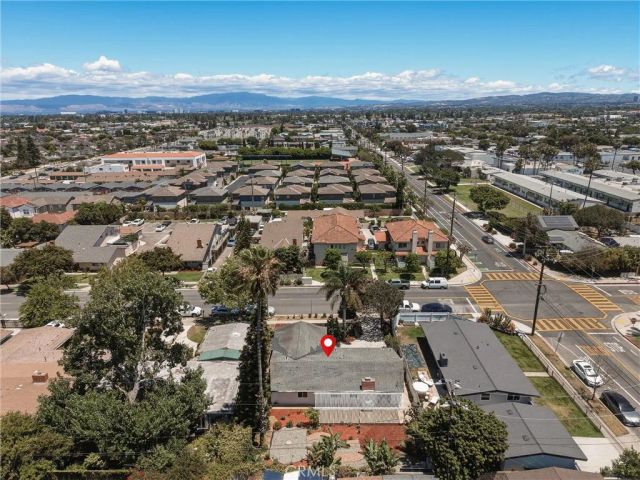 2107 Pomona, Costa Mesa, CA 92627