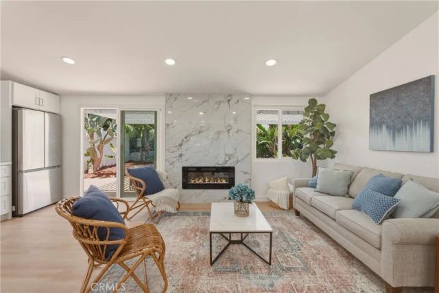 2107 Pomona, Costa Mesa, CA 92627