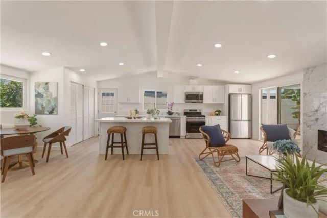 2107 Pomona, Costa Mesa, CA 92627