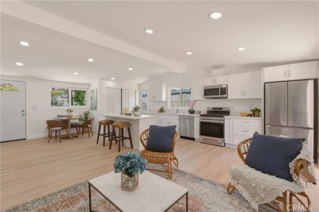 2107 Pomona, Costa Mesa, CA 92627