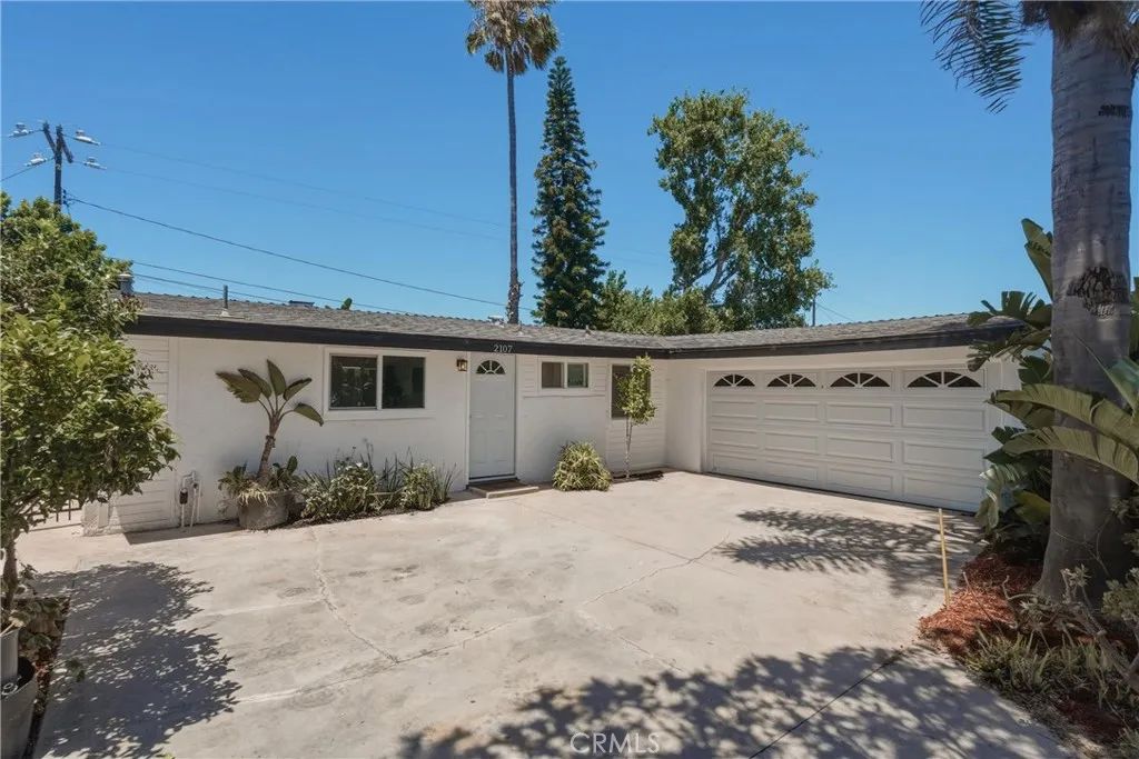 2107 Pomona, Costa Mesa, CA 92627