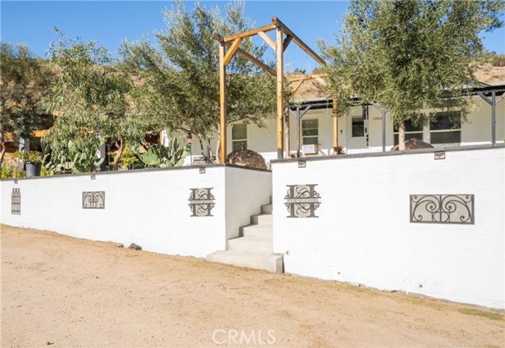 13905 Summit Valley, Hesperia, CA 92345