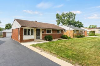 2808 S 10th Avenue, Broadview, IL 60155