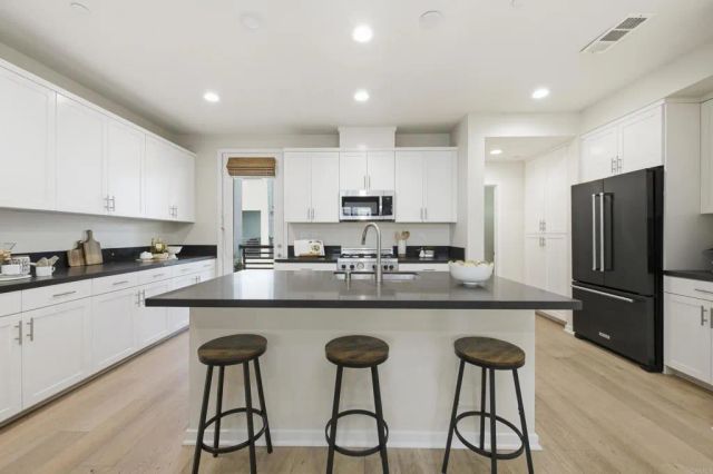 1566 Vista Del Mar Way 3, Oceanside, CA 92054