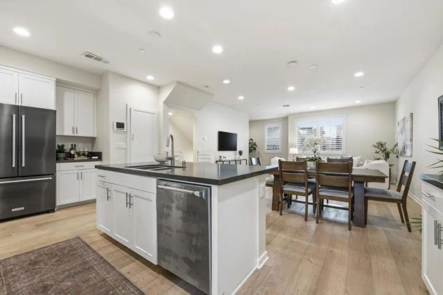 1566 Vista Del Mar Way 3, Oceanside, CA 92054
