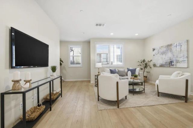 1566 Vista Del Mar Way 3, Oceanside, CA 92054