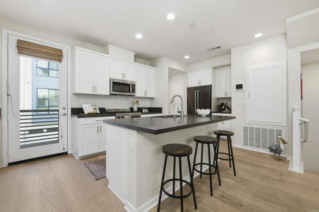1566 Vista Del Mar Way 3, Oceanside, CA 92054