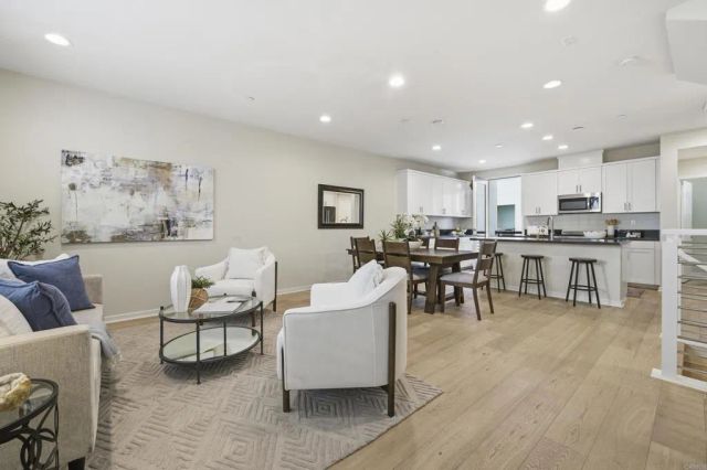 1566 Vista Del Mar Way 3, Oceanside, CA 92054