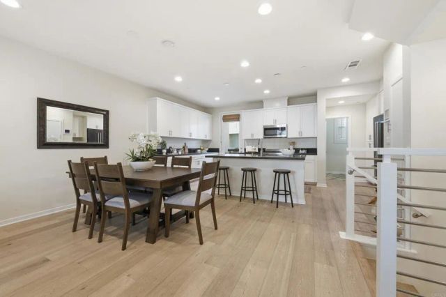 1566 Vista Del Mar Way 3, Oceanside, CA 92054