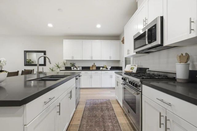 1566 Vista Del Mar Way 3, Oceanside, CA 92054