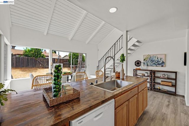 1427 Saybrook Rd, Livermore, CA 94551