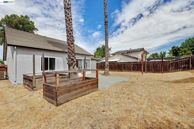 1427 Saybrook Rd, Livermore, CA 94551