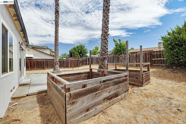 1427 Saybrook Rd, Livermore, CA 94551