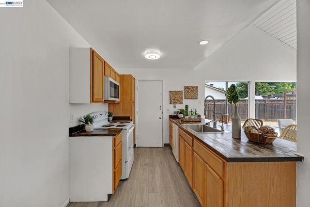 1427 Saybrook Rd, Livermore, CA 94551