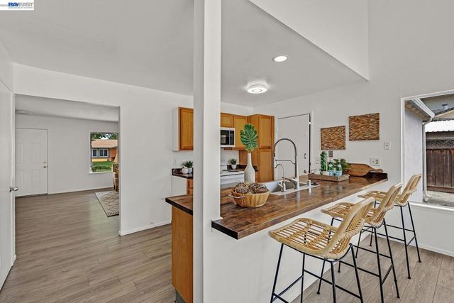 1427 Saybrook Rd, Livermore, CA 94551