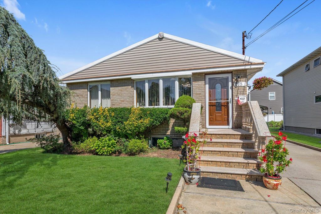 15 Hudson Avenue, Valley Stream, NY 11580 — exterior