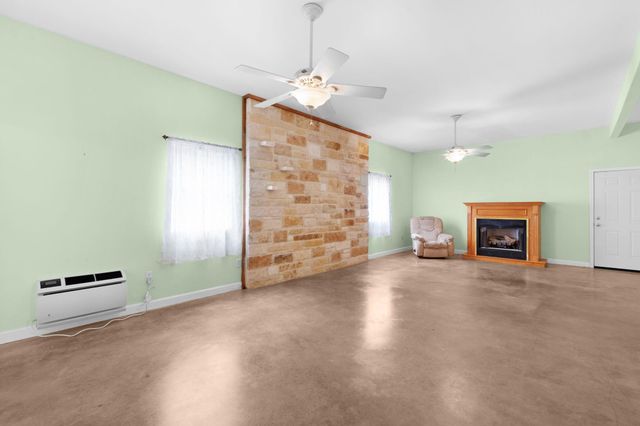 204 Deer Ridge DR, Burnet, TX 78611