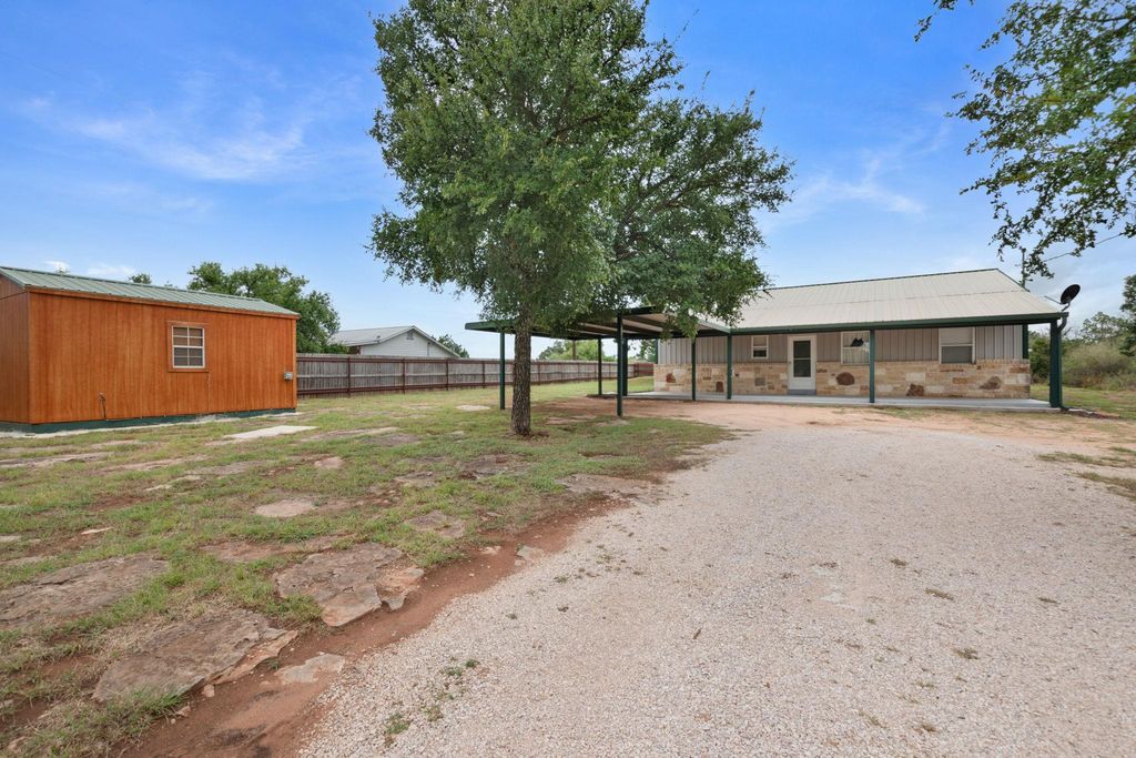 204 Deer Ridge DR, Burnet, TX 78611