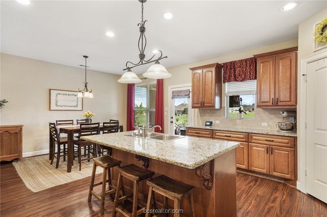 586 Ruby Drive, Bellville, TX 77418