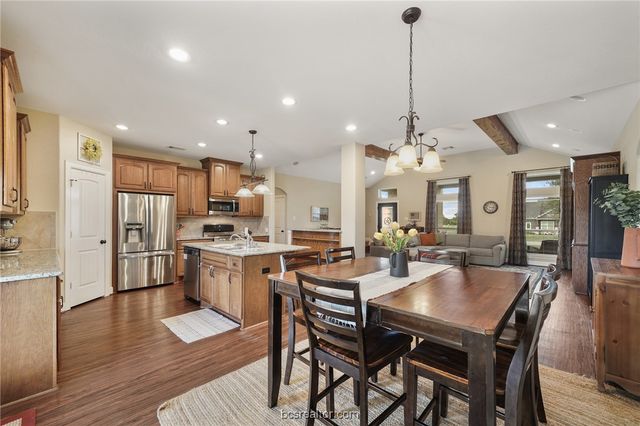 586 Ruby Drive, Bellville, TX 77418