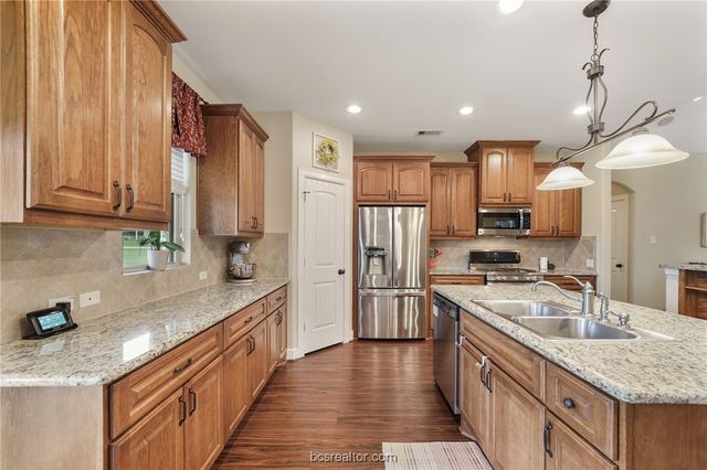 586 Ruby Drive, Bellville, TX 77418