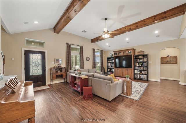 586 Ruby Drive, Bellville, TX 77418