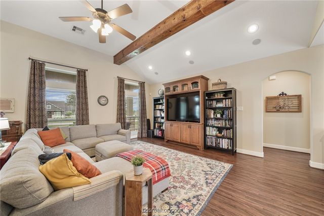 586 Ruby Drive, Bellville, TX 77418