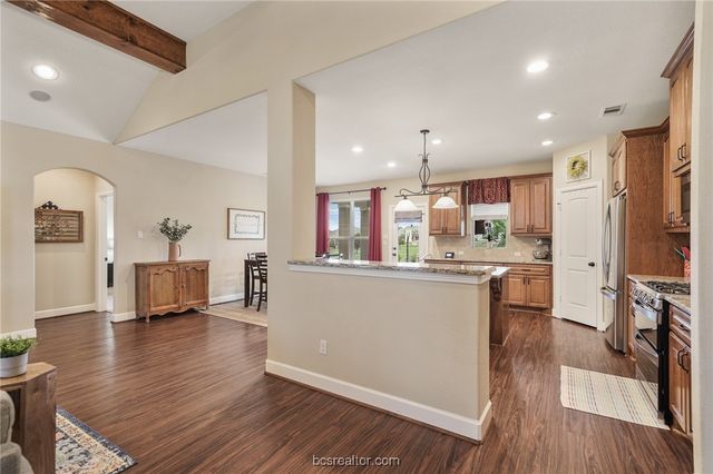 586 Ruby Drive, Bellville, TX 77418