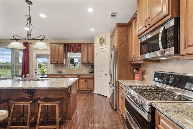 586 Ruby Drive, Bellville, TX 77418
