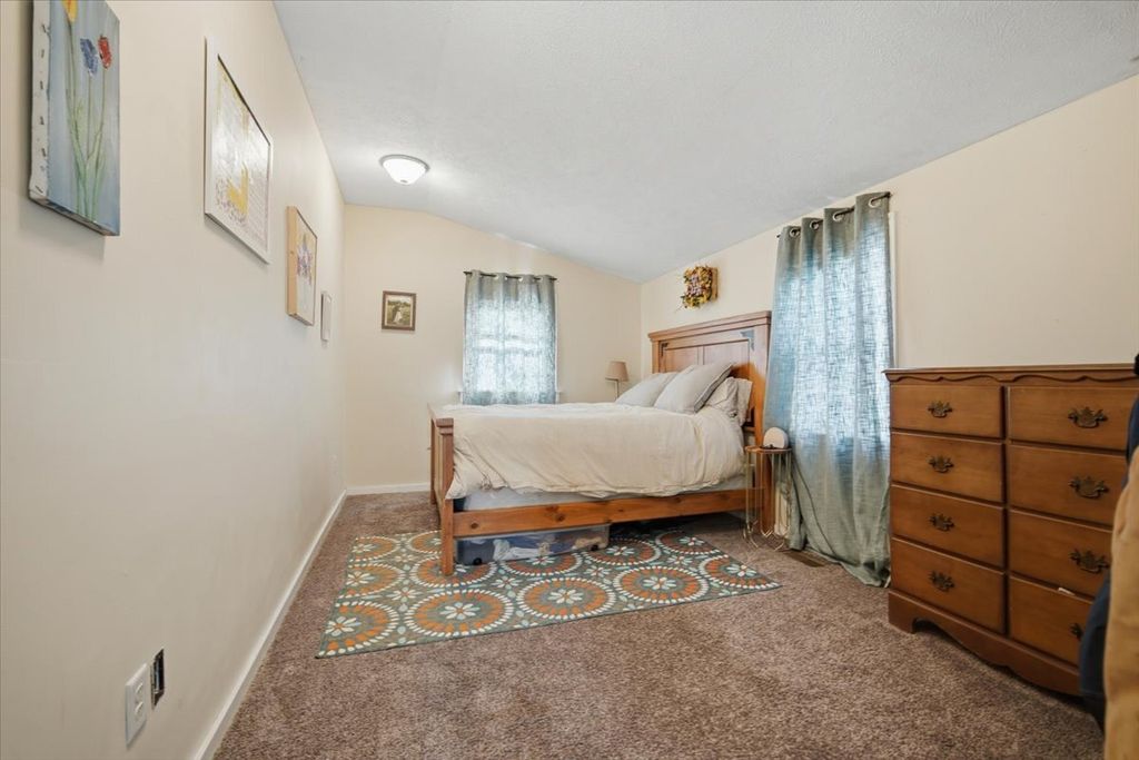 Image 14 of property listing at 1101 S Lee Street, Bloomington, IL 61701