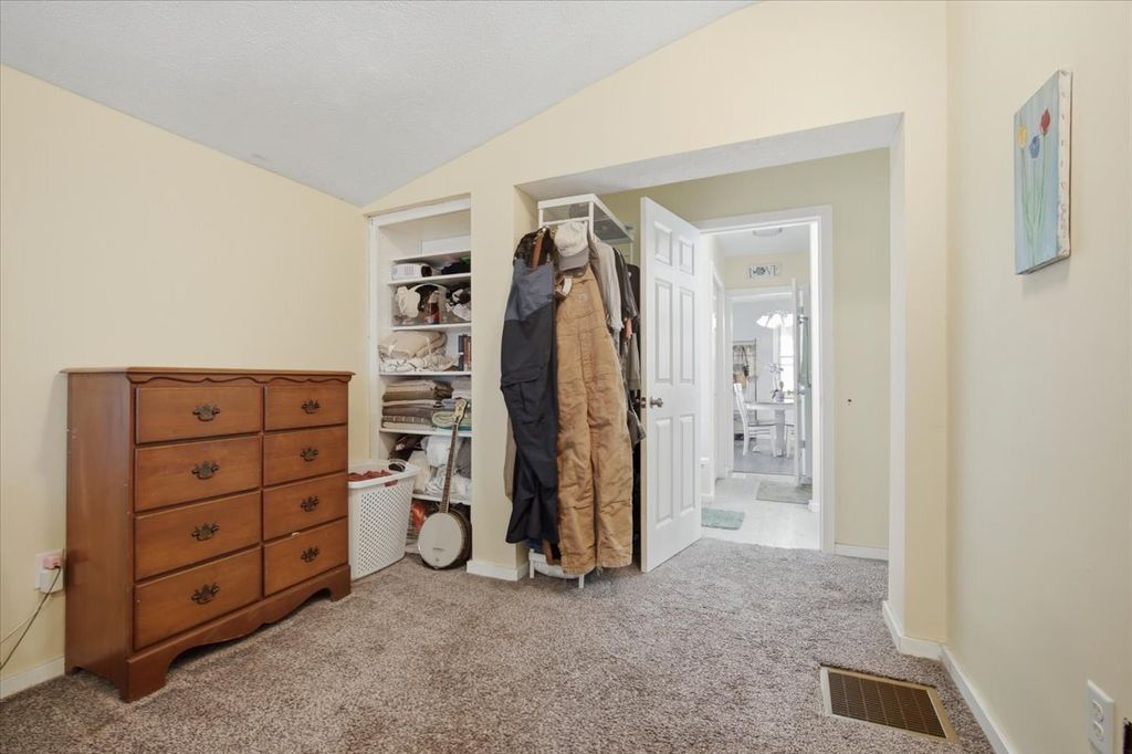 Image 15 of property listing at 1101 S Lee Street, Bloomington, IL 61701