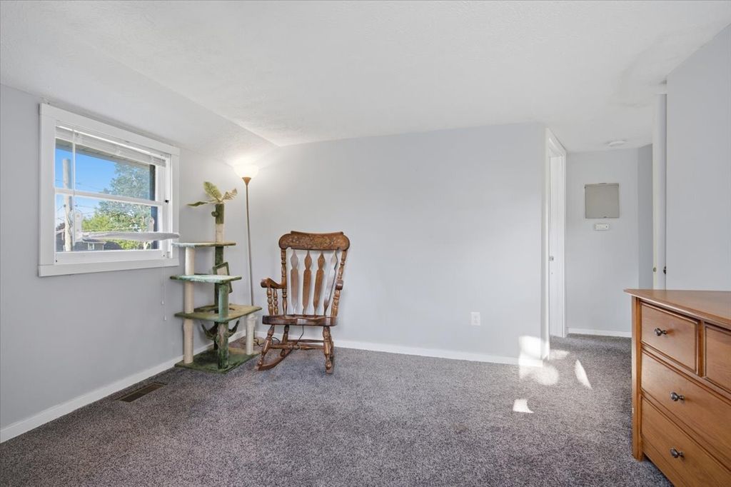 Image 19 of property listing at 1101 S Lee Street, Bloomington, IL 61701