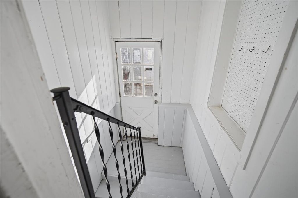Image 26 of property listing at 1101 S Lee Street, Bloomington, IL 61701