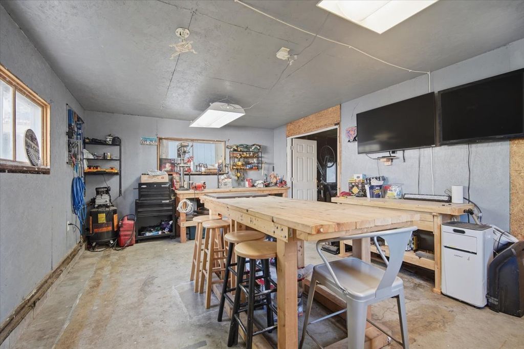 Image 31 of property listing at 1101 S Lee Street, Bloomington, IL 61701