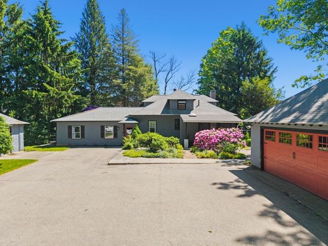 52 Whipple Road, Kittery, ME 03904