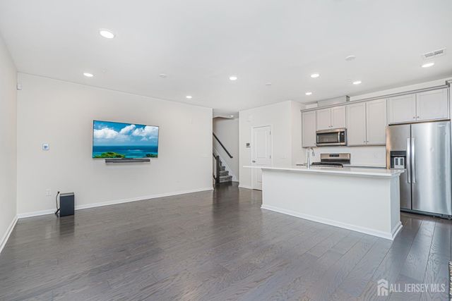 307 Peyton Place, New Brunswick, NJ 08901